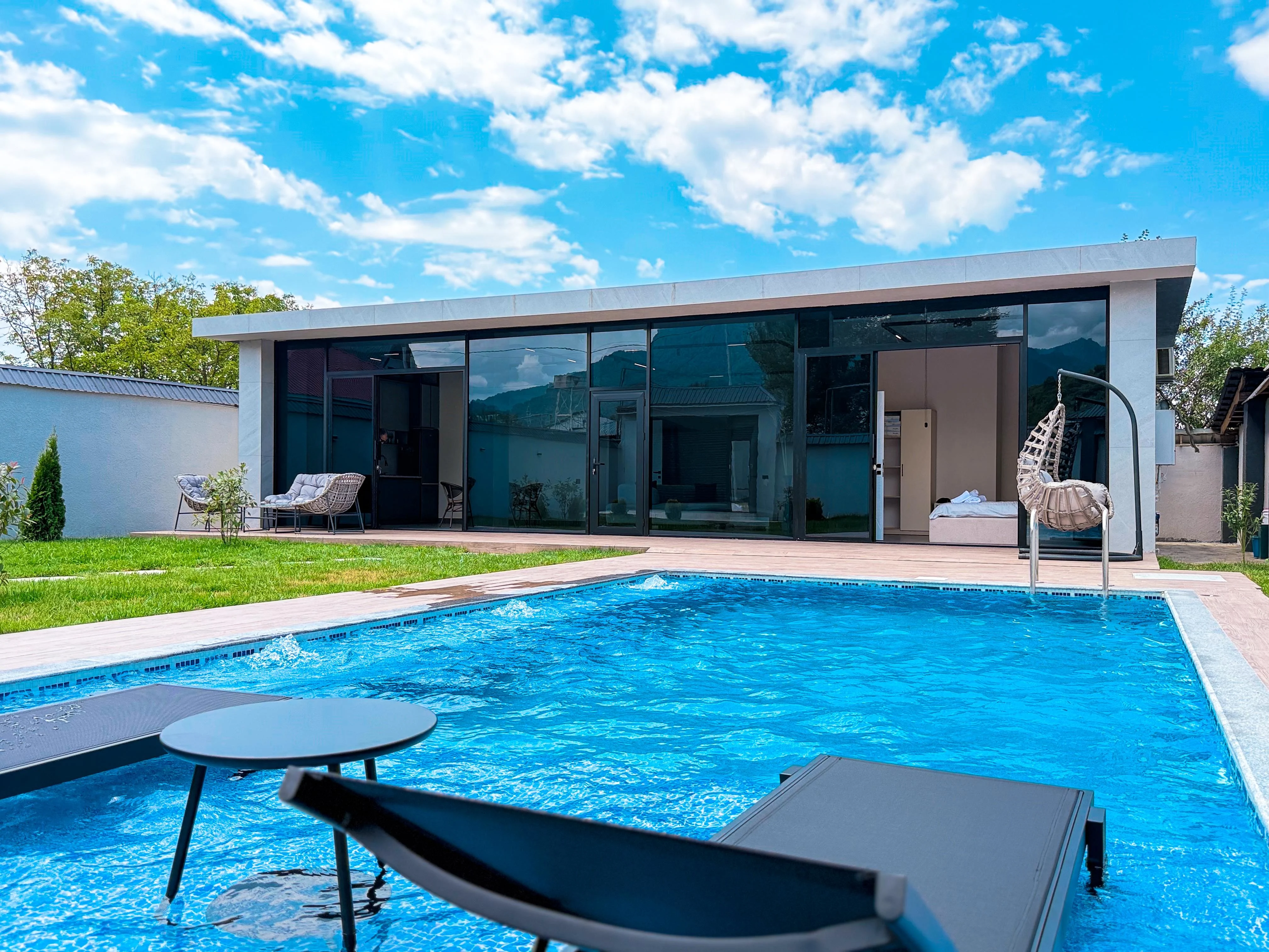 Area36 Golden Loft — charming 2-bedroom chalet with heated pool in Gabala, Azerbaijan