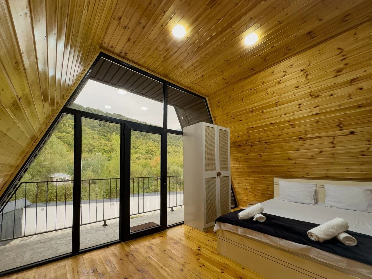 Qafqaz Riverside Chalet – Gabala, Azerbaijan luxury villa rental - şəkil 11